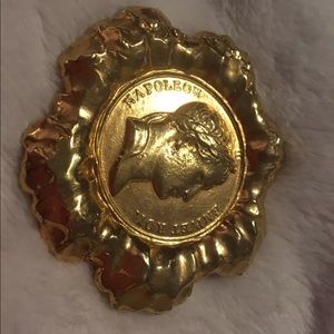 VINTAGE SIGNED HATTIE CARNEGIE NAPOLEON BROOCH